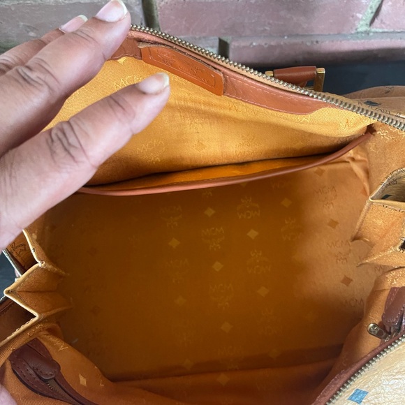 🔥
MCM
Logo 🔥Leather 🔥Printed 🔥Handle 🔥Bag🔥 - Picture 5 of 9